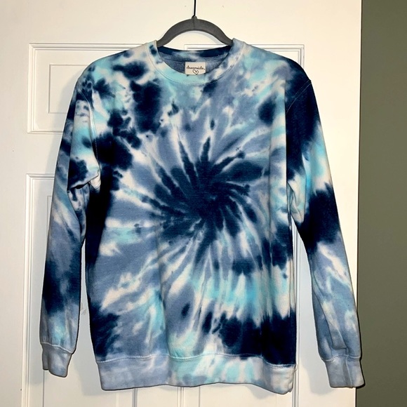 REVOLVE Tops - Tie-dye Pullover 🩵